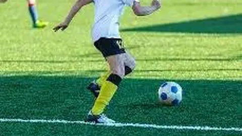 意甲再现30米离谱乌龙，门将被后卫180度转身坑至无语